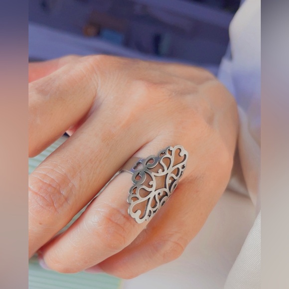 NWT, STAINLESS STEEL Silver láser Cut Pattern Woman ring , Size 6.5 - Picture 13 of 17